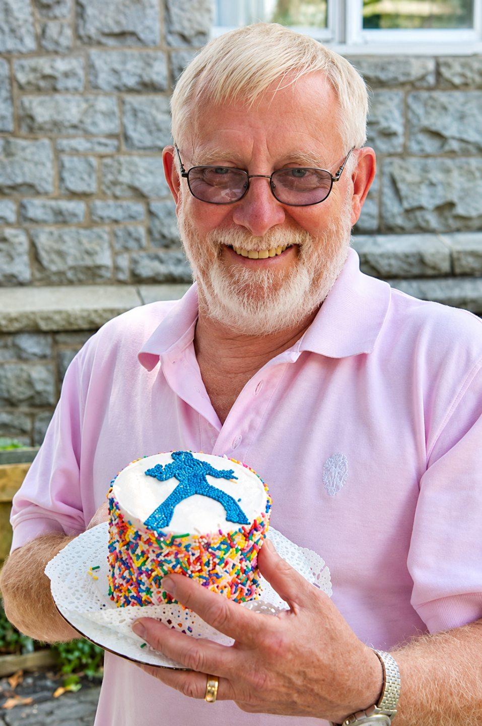 Pinky%20with%20cake%20EDIT.png